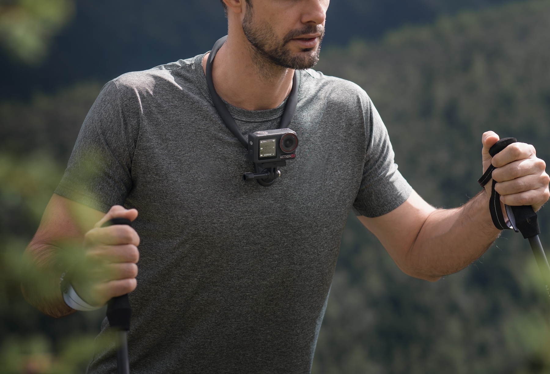 Osmo Action 5 Pro_Hiking_Hanging Neck Mount_徒步_挂脖支架
